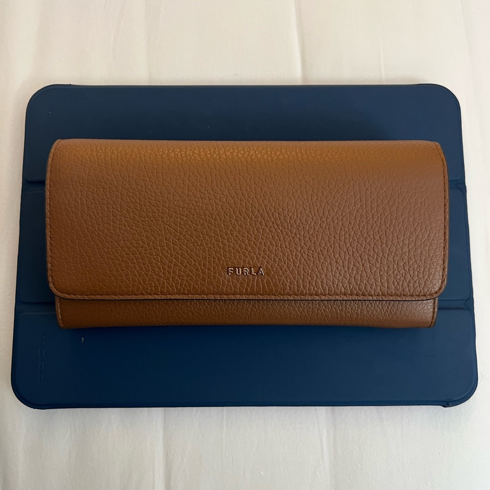 Women’s Furla wallet